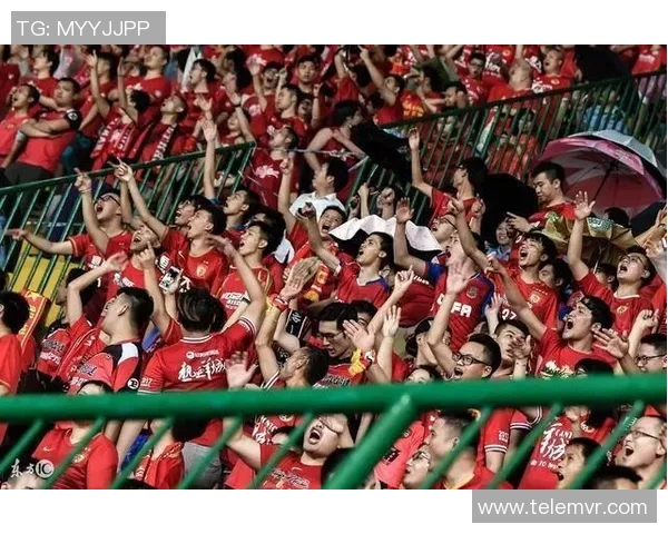 上海足球队状态变革引发热议球迷期待新篇章的崛起与挑战 上海足球队状态变革引发热议球迷期待新篇章的崛起与挑战