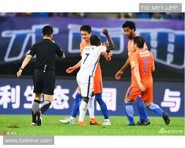 偶然邂逅足球明星的奇妙瞬间与心动感受分享