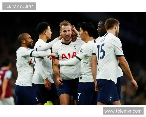 五人足球明星齐聚成都展现精彩对决与激情碰撞